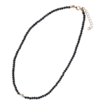 Χειροποίητο γυναικείο κολιέ με μαύρες χάντρες και μαργαριτάρι καλλιέργειας