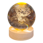 Κρυστάλλινη Σφαίρα "Space Explorer" με LED Ξύλινη Βάση – 8cm
