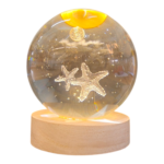 Κρυστάλλινη Σφαίρα "Starfish Dreams" με Ξύλινη Φωτιζόμενη Βάση – 8cm