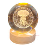 Κρυστάλλινη Σφαίρα "Jellyfish Glow" με Φωτιζόμενη Ξύλινη Βάση – 8cm